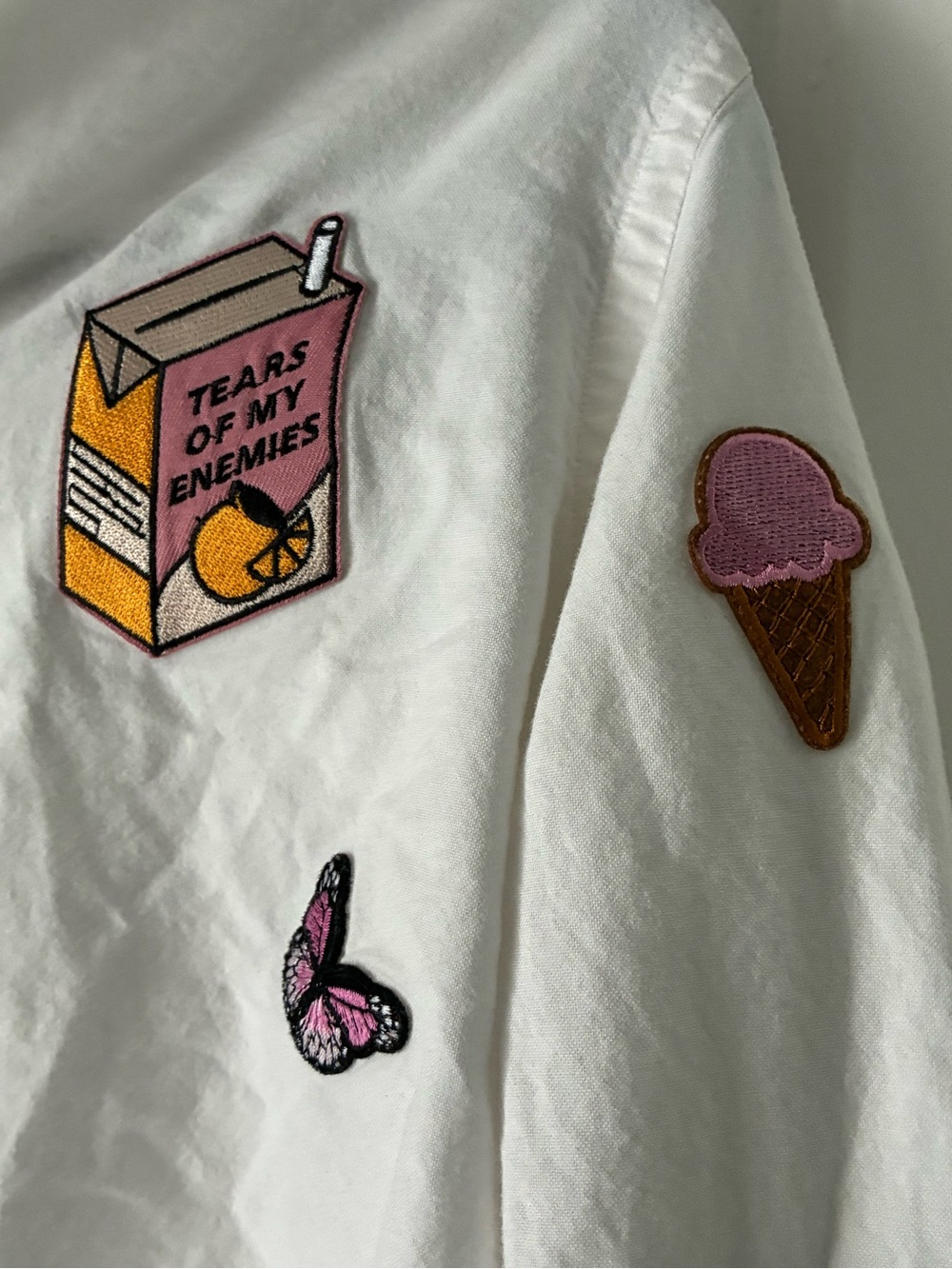 Ralph Lauren White Oxford Button-Down Shirt with Pink Patch Accents - Picture 2 of 4